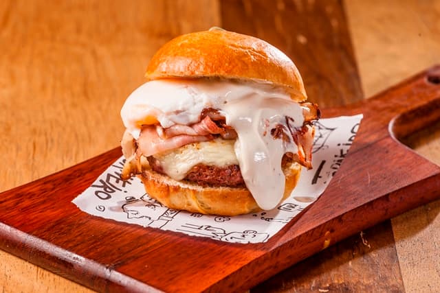 Forneiro investe em pizza e burguer