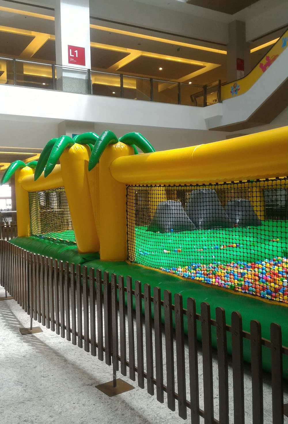 Pula-pula gigante, feira de livros e Arena Guerra de Laser são novidades do Shopping Patteo Olinda