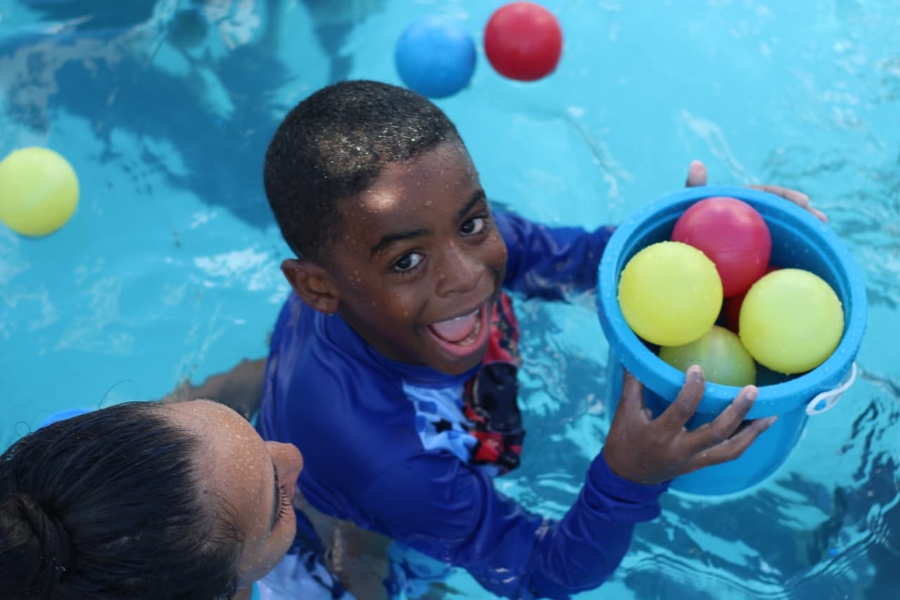 Instituto do Autismo abre inscrições gratuitas de 8 mil vagas da maior colônia de férias para autis